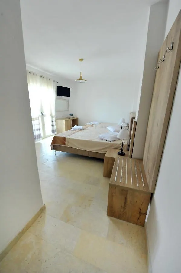 Vila Drini Hotel Golem  3*, Golem (Tirana)